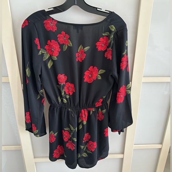 Tobi black and red floral romper size small - Picture 9 of 9